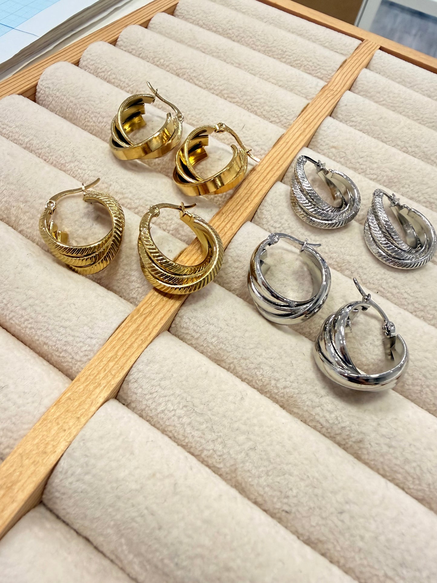 Πακέτο υπερπροσφοράς με 4 ζευγάρια σκουλαρίκια